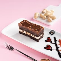 YER FISTIKLI KARAMELLİ PASTA