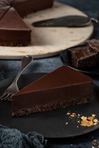 ÇİKOLATA KREPLİ PASTA