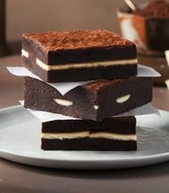 ÜÇ ÇİKOLATALI BROWNİE